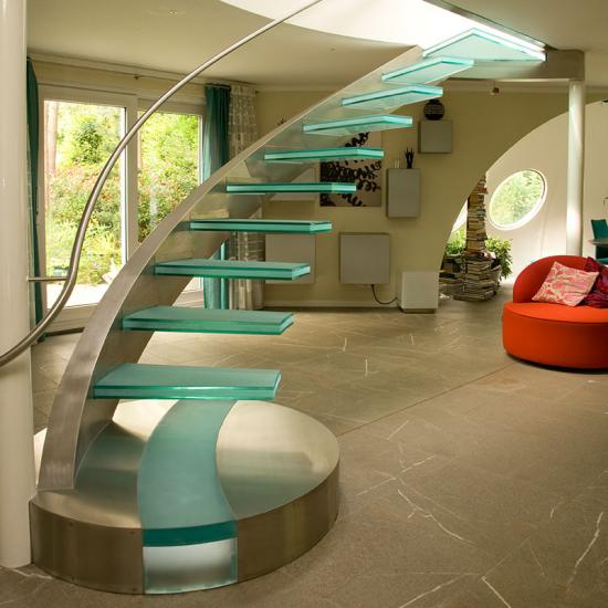 Design Kragarmtreppe aus Glas und Stahl von WACHENFELD Natursteinwerk