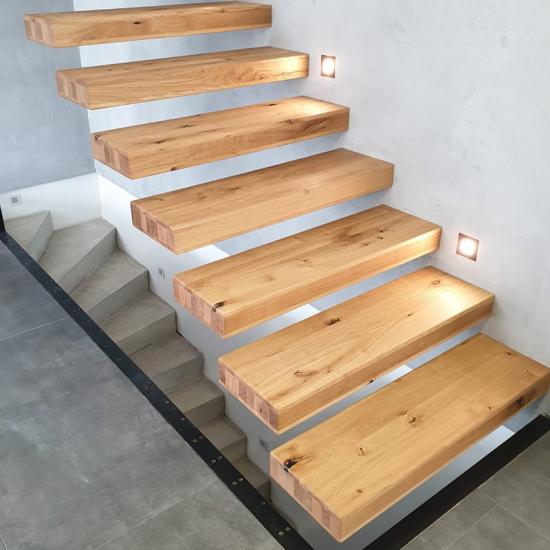 Kragarmtreppe mit individueller Stufenbeleuchtung von TREPPEN ADLER