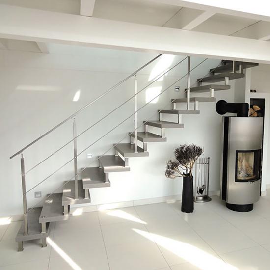 Moderne Treppenanlage mit Edelstahlgeländer von Grünewald - Haus der Treppen