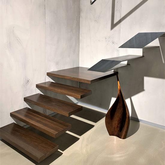 Kragarmtreppe als Designtreppe mit Holz- und Metallstufen von HOLZ - ZENTRUM SCHWAB GmbH