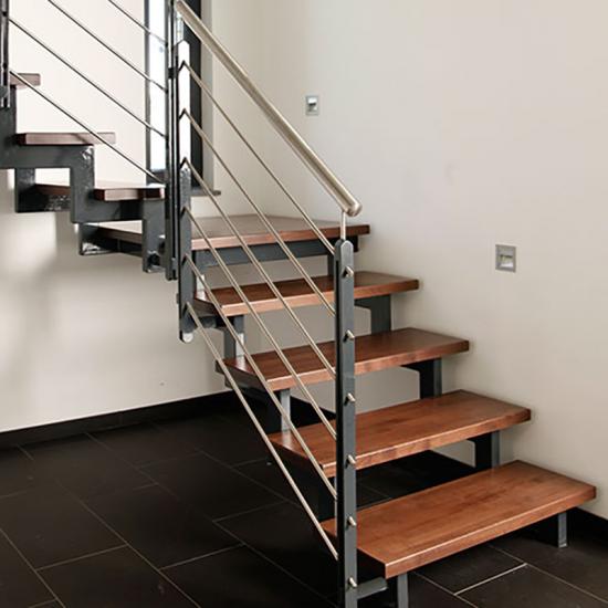 Moderne Holz-Stahl Treppe von Krebs Treppensysteme