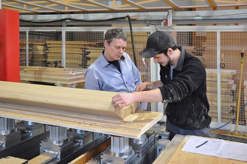 Bild: Auf dem Reichenbacher-BAZ werden Holzkonstruktionen hergestellt