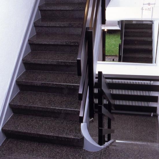 Treppenrenovierung - die faszinierende Welt der Dünnsteinplatten von CasaFloor®