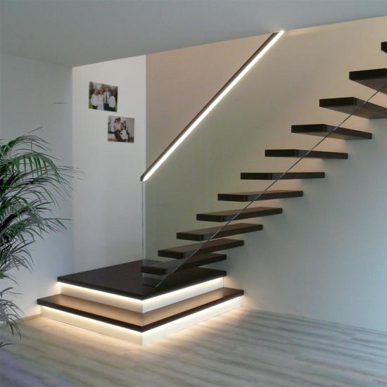 Kragarmtreppe mit Glasgeländer von Treppenbau-Tischlerei-Bauelemente GERDS