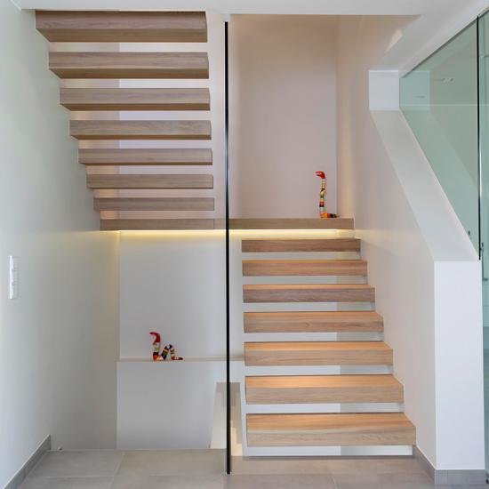 Moderne Design Kragarmtreppe aus Holz von Schreinerei GORGENECK