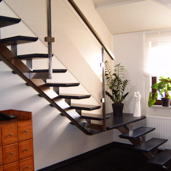 Moderne Treppen aus Stahl/Holz