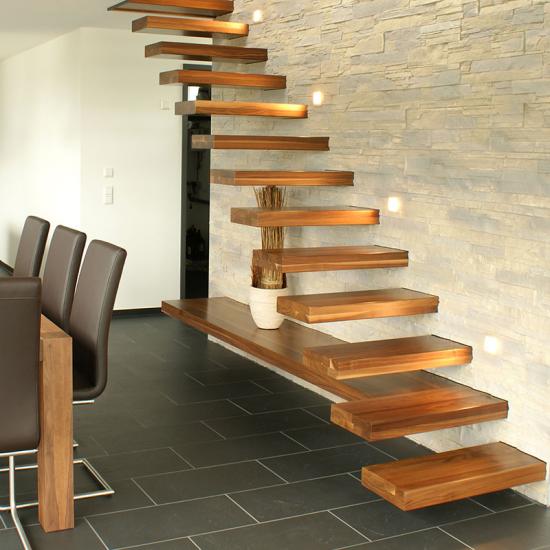 Design-Kragarmtreppe aus Holz