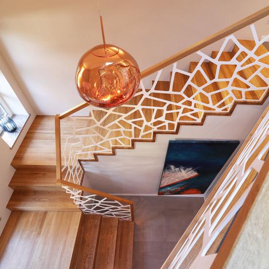 Moderne Treppe mit Designgeländer in München von Treppenbau Diehl