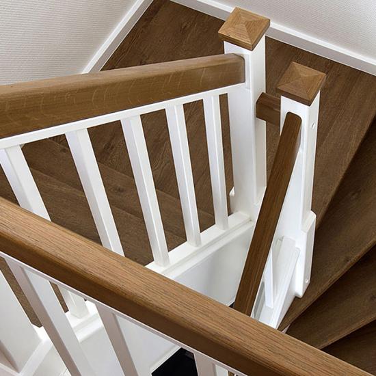 Elegante Treppenrenovierung einer Podesttreppe von JOWI Holz-Innenausbau GmbH