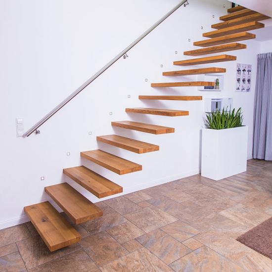 Design Kragarmtreppe aus Holz von BECKMANN Treppenmanufaktur