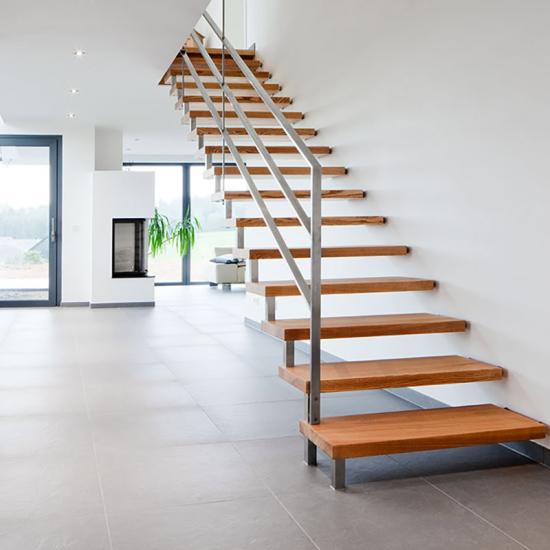 Moderne Treppen aus Holz und Stahl
