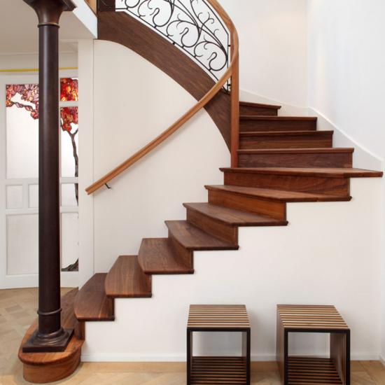 Klassisch nostalgische Treppe aus Holz von Schmidmayer Treppenbau