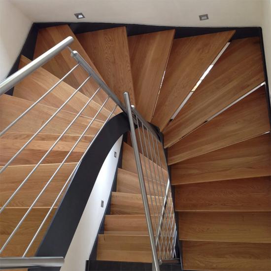 Moderne Holz-Stahl Treppe von KS - Schlosserei  Treppenbau