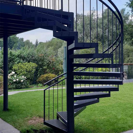 Moderne Gartenspindeltreppe nach Maß von thiesen treppen