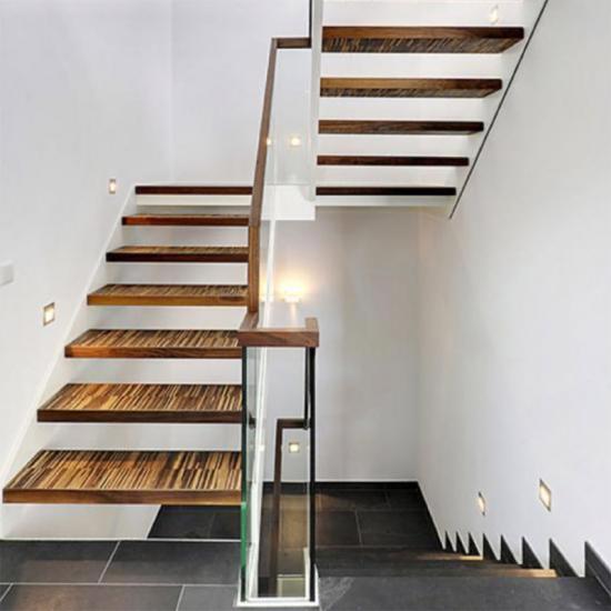 Individuelle Designtreppe mit Glasgeländer von IKS Geldern