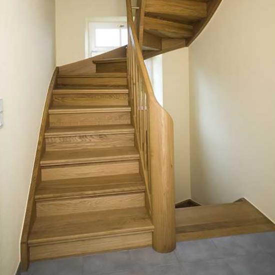Individuelle Massivholztreppe von TRETTER Küchen - Treppen - Türen
