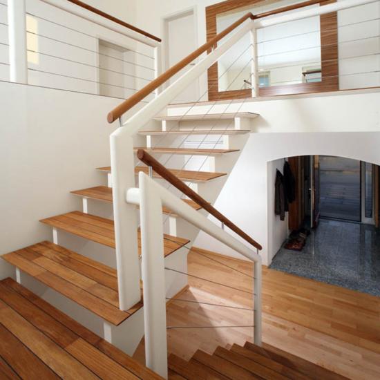 Moderne Treppen aus Holz und Stahl von Schmidmayer Treppenbau