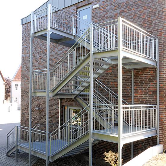 Individueller Treppenturm als Fluchttreppe von Rosenhagen GmbH