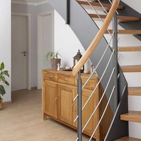 Individuelle Stahl-Holz Treppe von TRETTER Küchen - Treppen - Türen