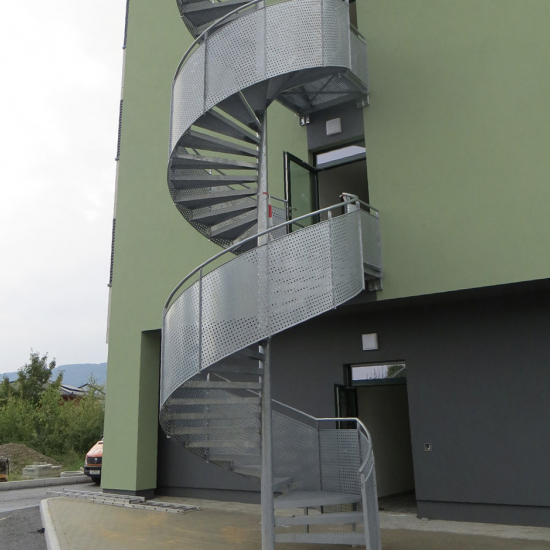 Außentreppe als Fluchttreppe in verzinktem Stahl von TREPPEN-PARTNER®