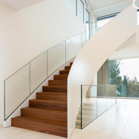 Moderne Design - Bogentreppe aus Stahl von NAUTILUS TREPPEN