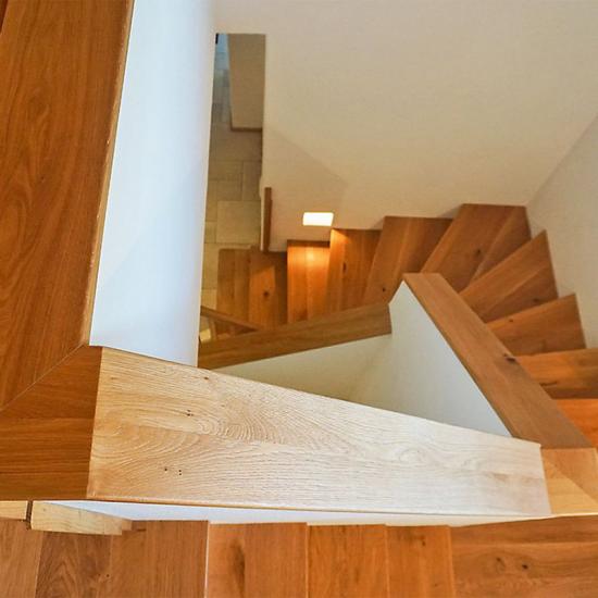 Treppe aus Asteiche von KRALLER Ihr Treppenspezialist