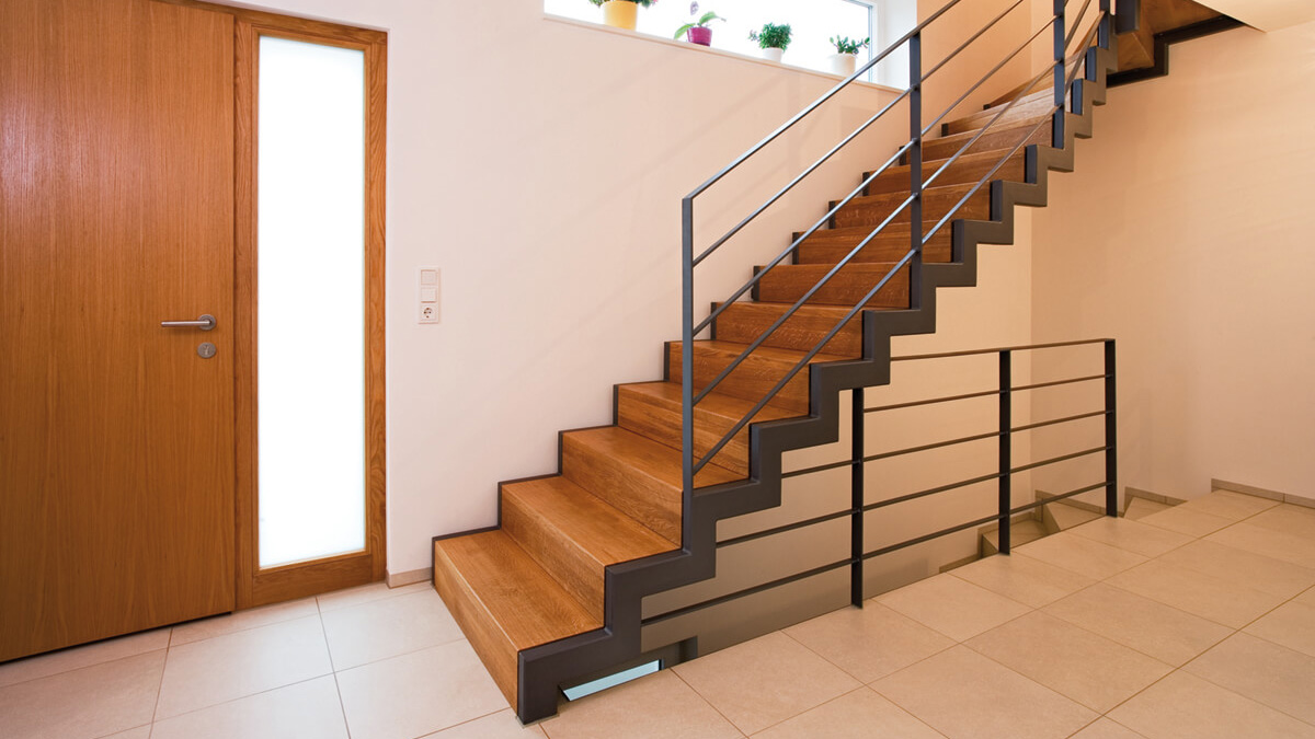 Moderne Holz-Stahl Treppe von Schreinerei Bellut