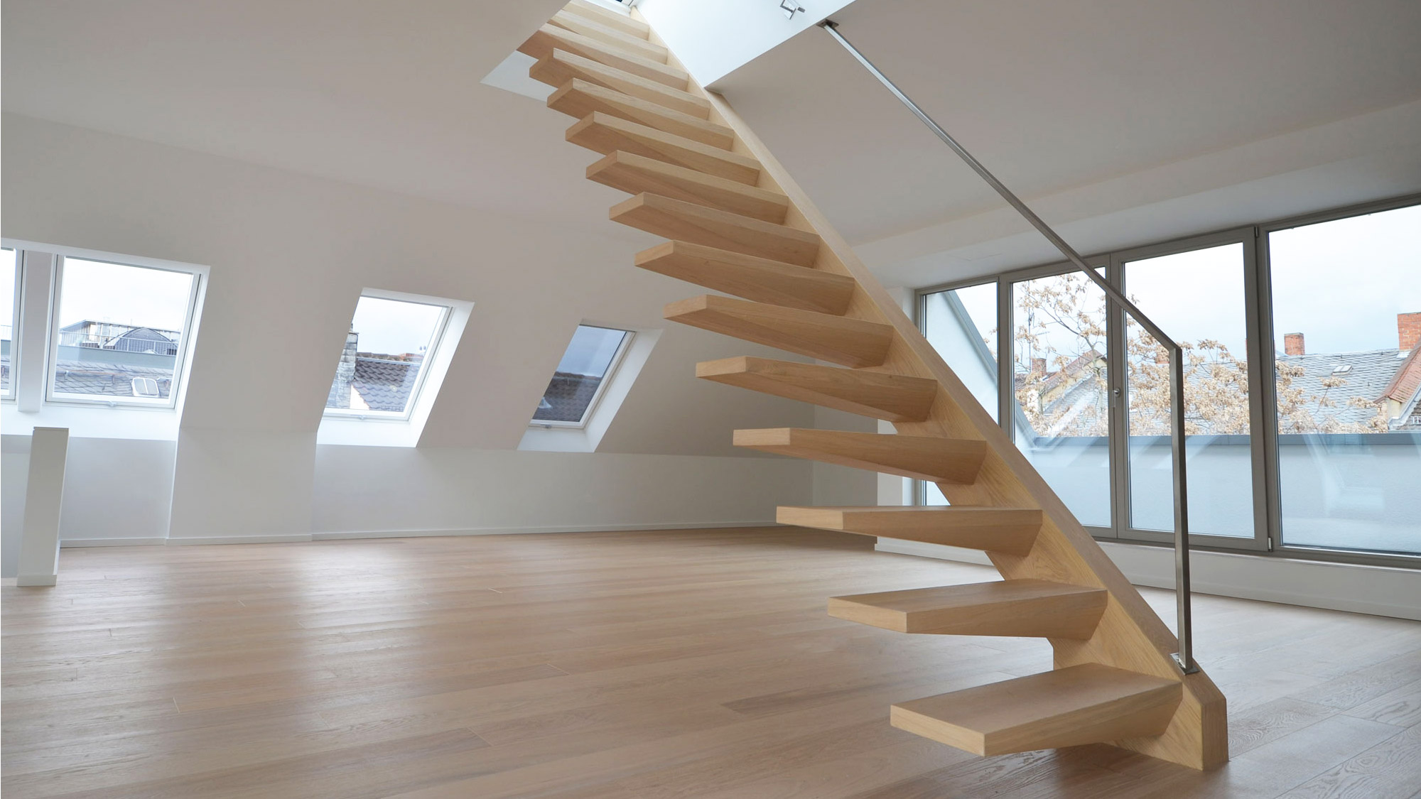 Treppenbau Diehl: Freistehende Kragarmtreppe mit Edelstahlhandlauf
