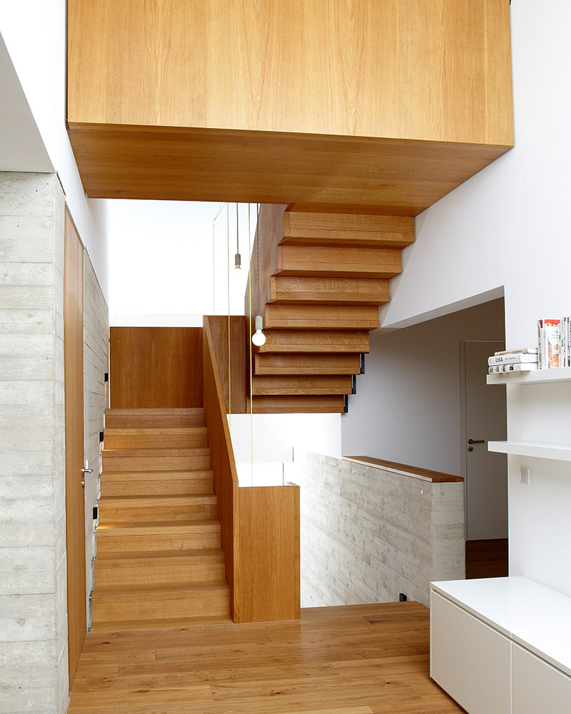 Moderne Design Treppenanlage aus Massivholz