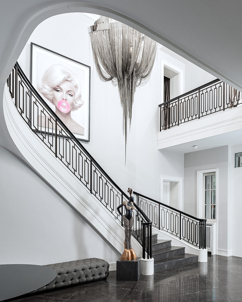 Architektonische Designtreppe in einer Villa